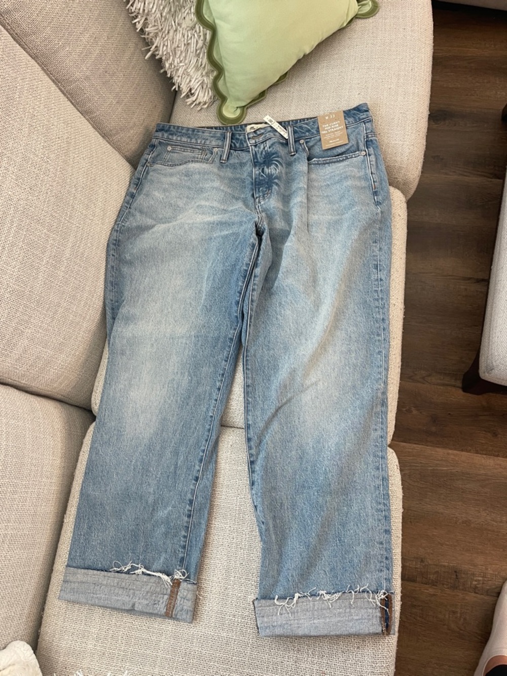 NWT Madewell Light Wash Curvy Mid-Rise 90s Straight Leg Jeans with Raw Hem